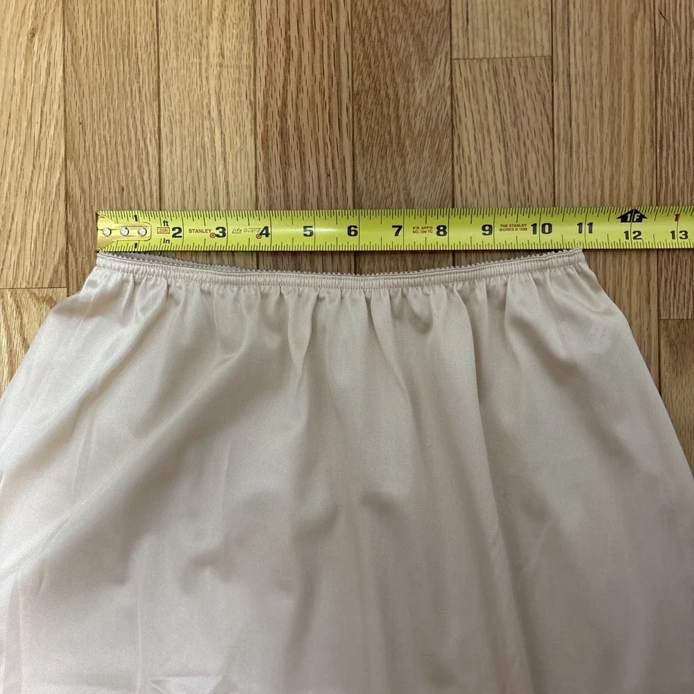 Woman's Warners Apricot Colored Perfect Measure Half Slip Lace Hem - Large